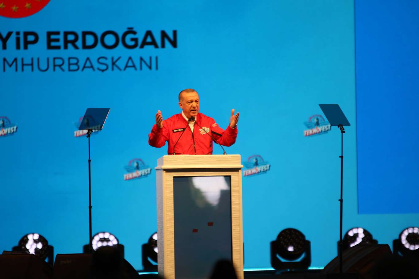 Cumhurbaşkanı Erdoğan: "Hedefimiz otomobil ve uçan araba" Cumhurbaşkanı Erdoğan: "Hedefimiz otomobil ve uçan araba"